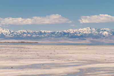 Image of the Great Salt Lake landscape.