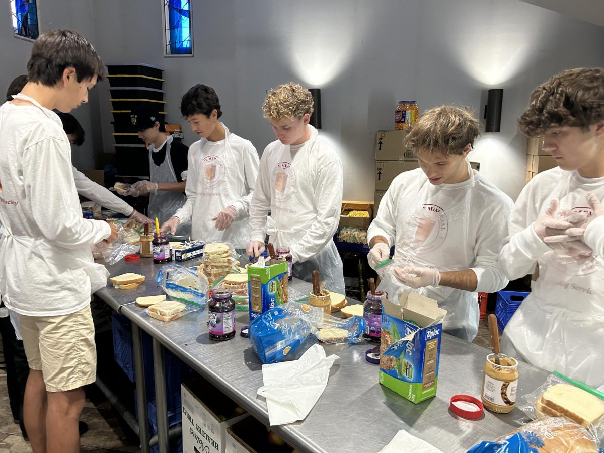 Juniors in Dr. MacKnight advisory make sandwiches for Good Samaritan. Photo courtesy Mrs. Howa-Johnson